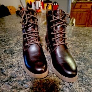 Women’s Timberland Lace Up Boot with Heel Size 6